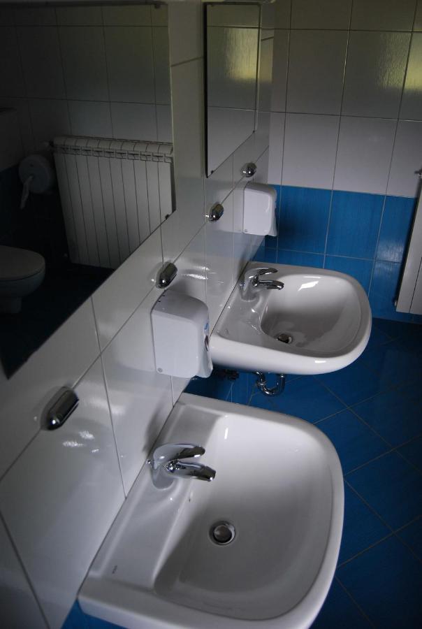 קוזינה Hostel Ociski Raj חדר תמונה